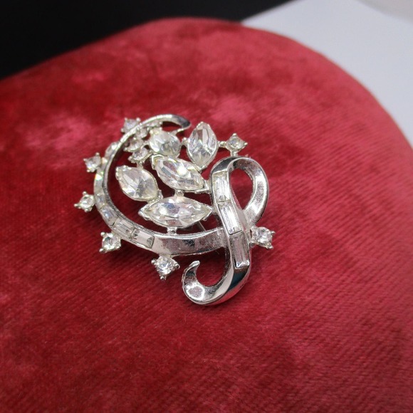 Vintage Trifari Alfred Philippe Silvertone Clear Rhinestone Spray Ribbon Brooch - Picture 3 of 9